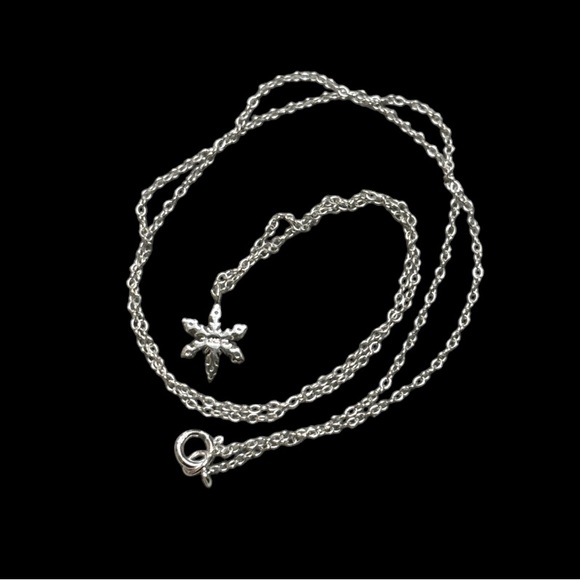 925 Sterling Silver Snowflake Pendant Necklace - Picture 2 of 3
